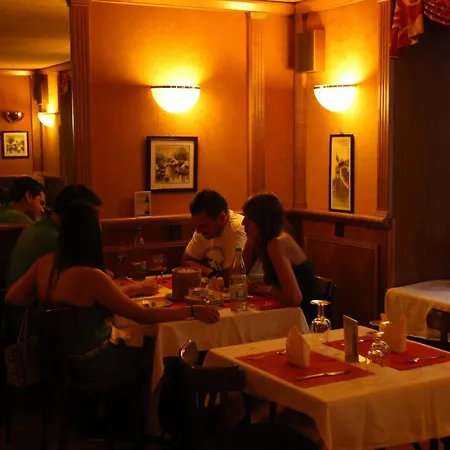 De L'ours Inn 3*